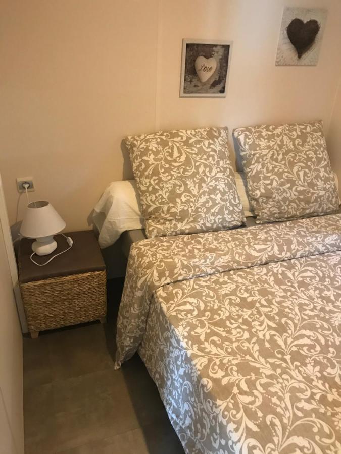 Mobilhome En Face Des Plages Hyères Exterior foto